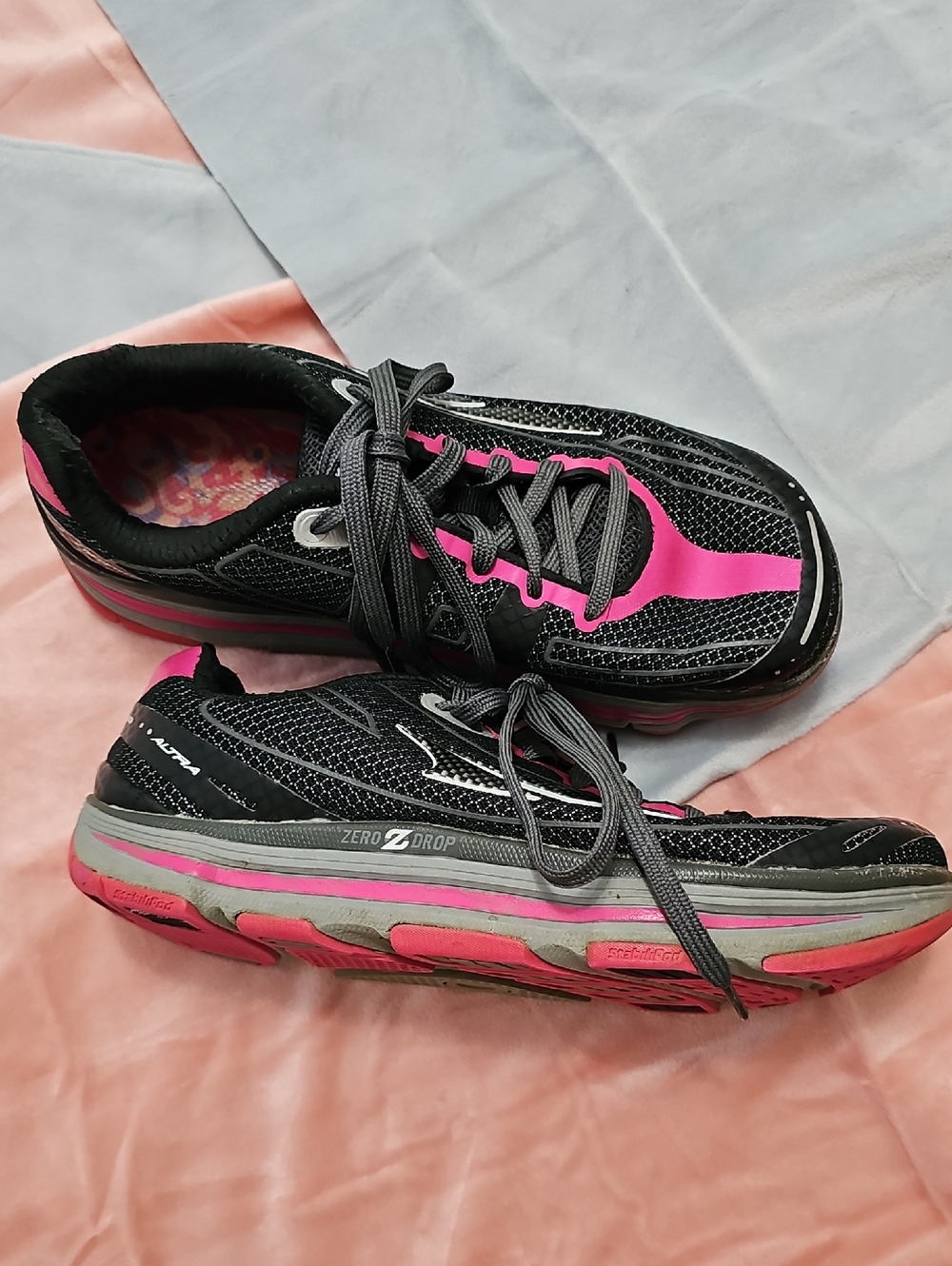 Altra Women's Black and Pink Zero-Drop Repetition Running  Shoes Sz 10